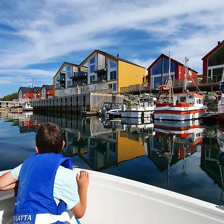 Lofoten Seaside *